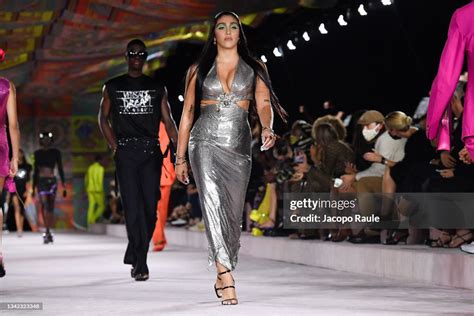 maria lourdes sfilata versace|Lourdes Leon Walks Catwalk In Silver Versace Dress: Milan .